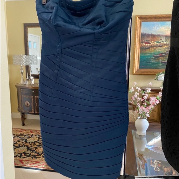 Dresses - Picture 6 of 15